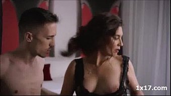 业余青少年和熟女享受...