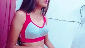 丰满的女佣在pov中...