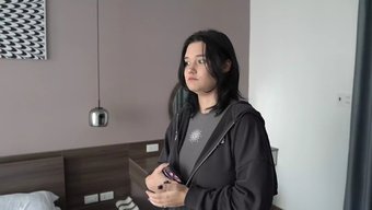 火辣的大学生得到了一...