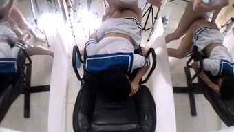 校女被她的老师操了紧...