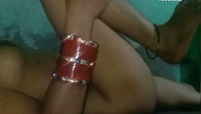 印度desi Saleem女孩被大鸡巴填满她紧绷的阴道
