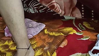 宝贝的阴户被震动棒猛烈地操
