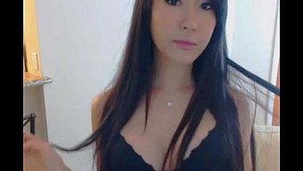 俄罗斯少女紧致的屁股...