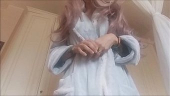 穿比基尼的熟女:近距...