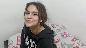 少女继妹渴望热辣的肛...