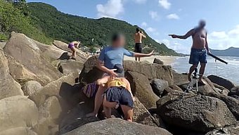旁观者很震惊,但她继...
