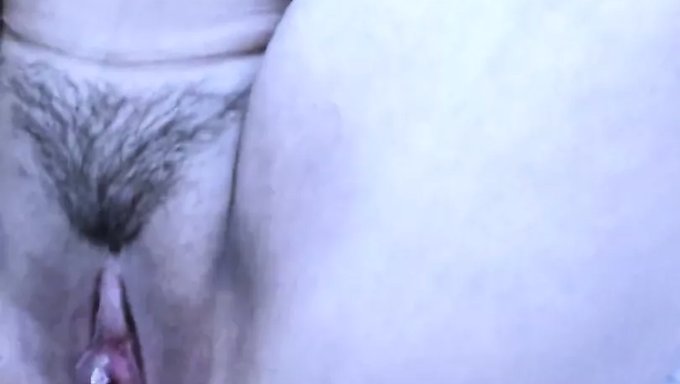 印度妻子在公共视频中做爱时的喷潮高潮