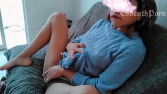 瘦弱的拉丁裔少女在高...