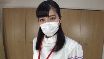 美丽的亚洲护士用性玩...