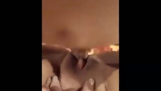 2015年,大奶子和大自然美女接手了