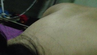 亚洲宝贝享受近距离口交