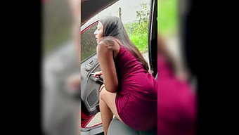 我在街上遇到了一个女...