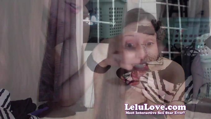 Lelu Love的自制网络摄像头秀:跳舞,脱衣舞和自我愉悦