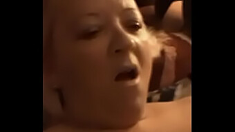 性感的成熟女神用震动...
