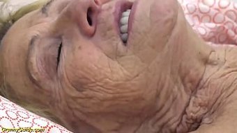 业余奶奶的脸和阴道被...