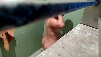 一个秘密摄像头在我继...
