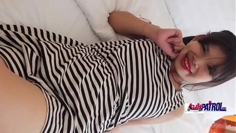 泰国小妞娜娜正和一个...
