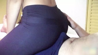 足部恋物癖在这个屁股...