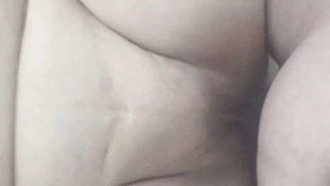 业余亚洲奶奶在自制视频中变得淘气