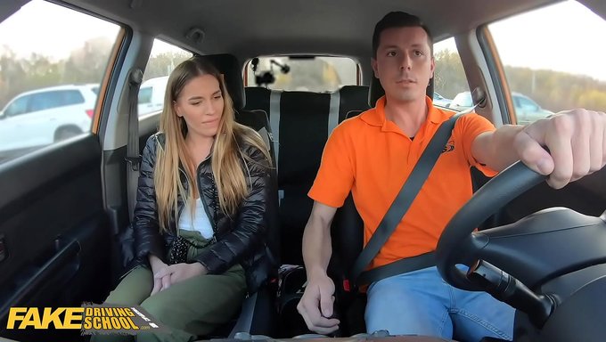 Eveline Dellai在崩溃后得到了假驾驶学校的填满