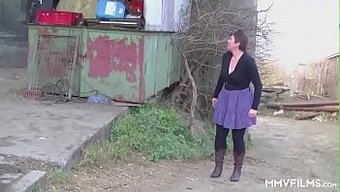 穿着内衣的红发奶奶享...