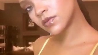 Rihanna自拍自...