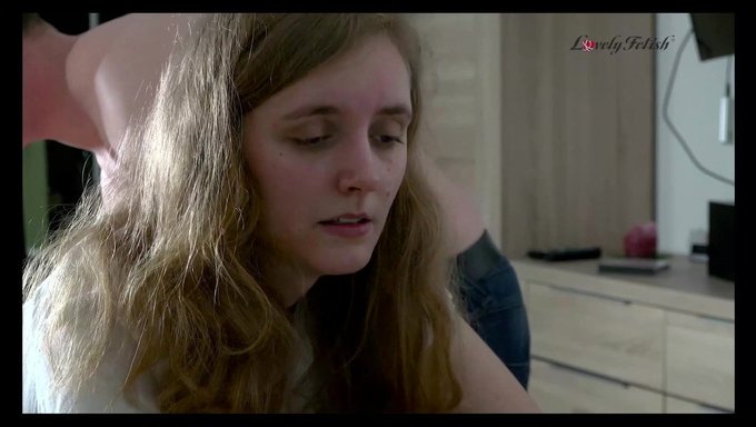 红发少女在全高清中被划水