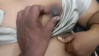 印度美女用乳头游戏享...