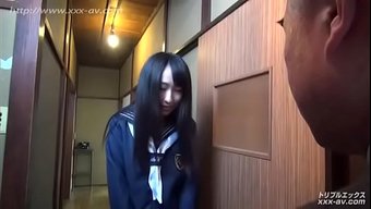 老日本男人和他火辣的...