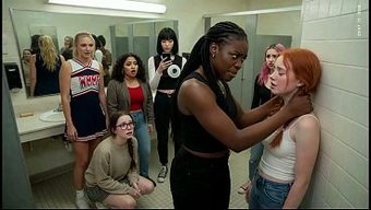 害羞的好妹子有个隐藏...