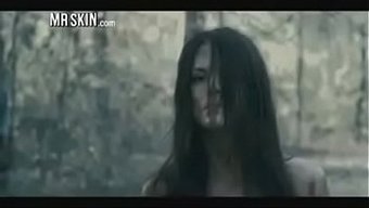 真实的裸体女人在mr...