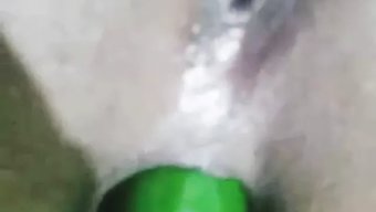 穆斯林女孩戴着头巾,...