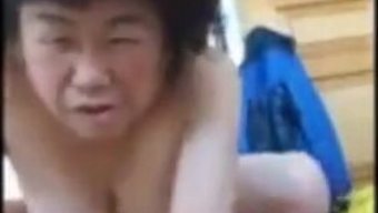 业余妻子骑着她的亚洲女友