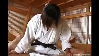 少女女友被她的亚洲男友支配