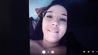 成熟的西班牙女人用网...