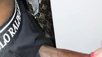 非洲女孩为一个阳具丰...