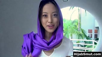性感的穆斯林女孩忍不...