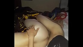 哥伦比亚大胸部女孩在...