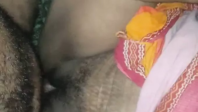 与新纹身宝贝的激烈性爱,她喜欢被诱惑和猛烈地操