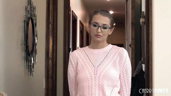 Avery Adair和courtney Taylor沉迷于禁忌的性玩具游戏