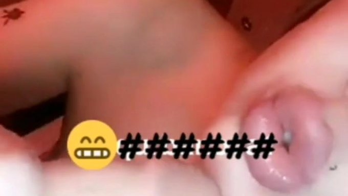 Sikis的最新视频展示了一个惊人的行动小姐