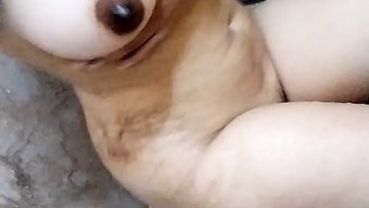 成熟和少女情侣沉迷于...