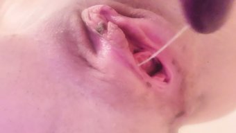 少女用震动棒第一次高潮