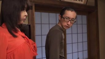 高清视频中从后面看奶...