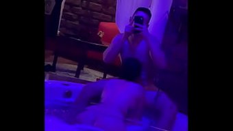 粗暴的性爱和深喉bd...