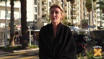来自弗兰德斯的性感女...