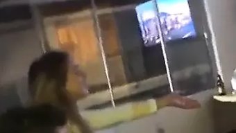 胸部丰满的金发女郎l...