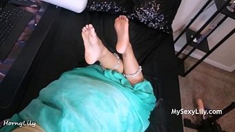 印度男子给了一个懒散...