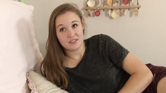 金发美熟女和红发少女...