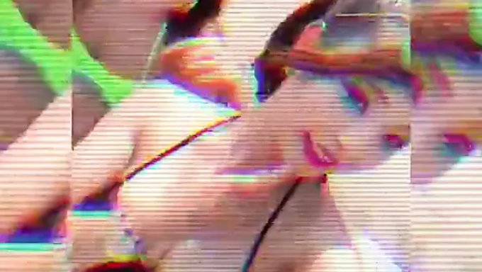 日本少女在自制视频中拥有大胸部